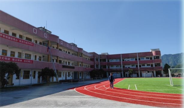 近年来,中国农业银行通过助力秀山县乡村学校基础设施建设,实施教育